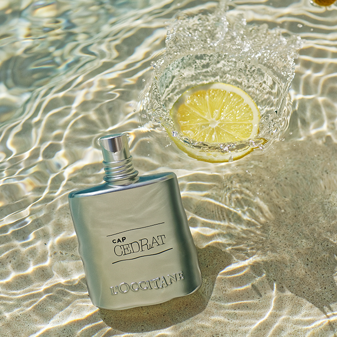 Cap cedrat in water