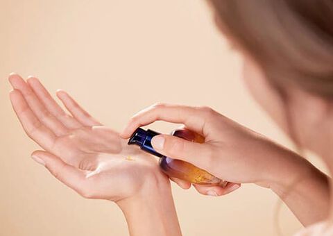 WHAT IS A FACE SERUM?